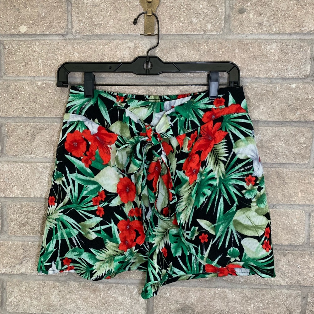 Le Lis Vacation Ready Shorts Size S